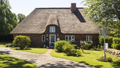 Gebäudeversicherung fürs Wochenendhaus / Fereinhaus mit Reetdach an Nordsee & Ostsse